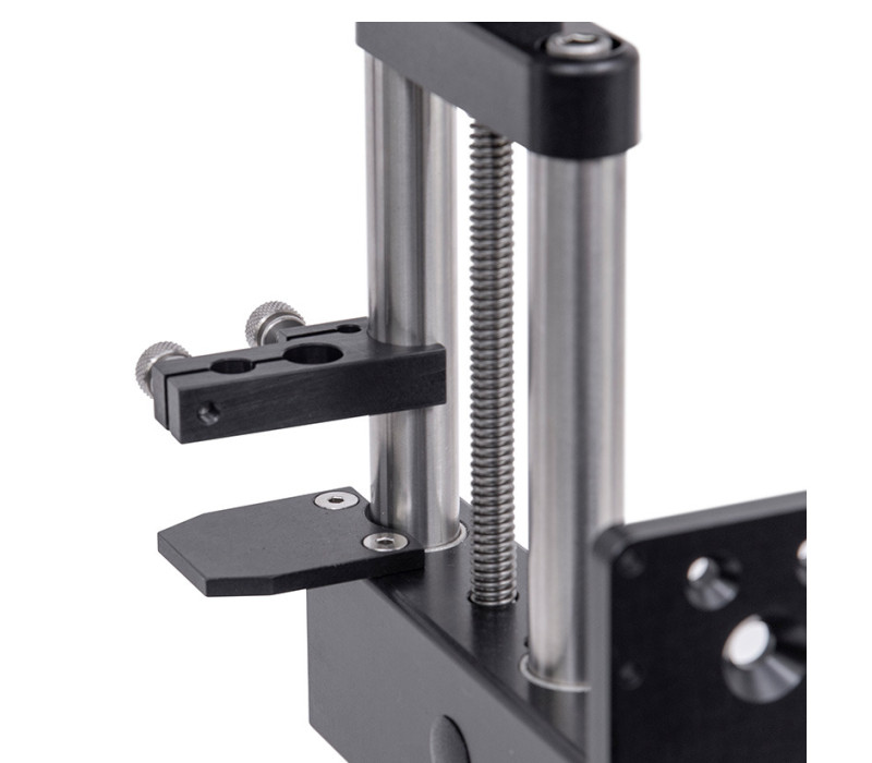 Le kit de montage optionnel pour les comparateurs à cadran, à l'exclusion des comparateurs à cadran. Disponible en versions de 8 mm et 9,5 mm de diamètre pour la tige du comparateur.