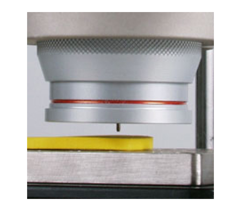 <b> Banc de test PTS-HP </b><br><br>Mesure d’échantillon en caoutchouc