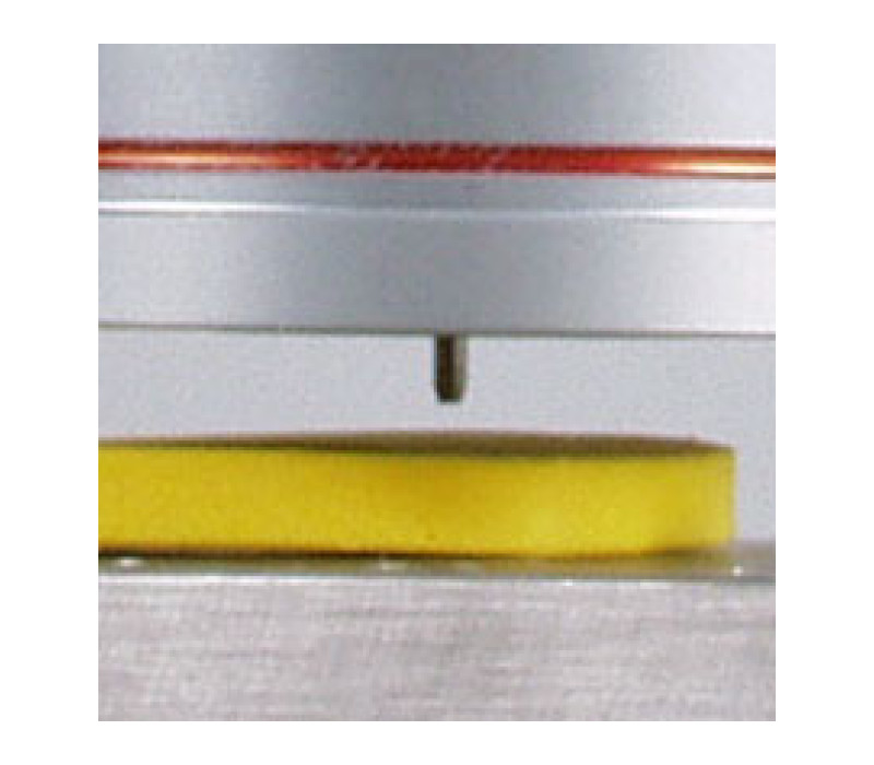 <b> Banc de test PTS-HP </b><br><br>Mesure d’échantillon en caoutchouc