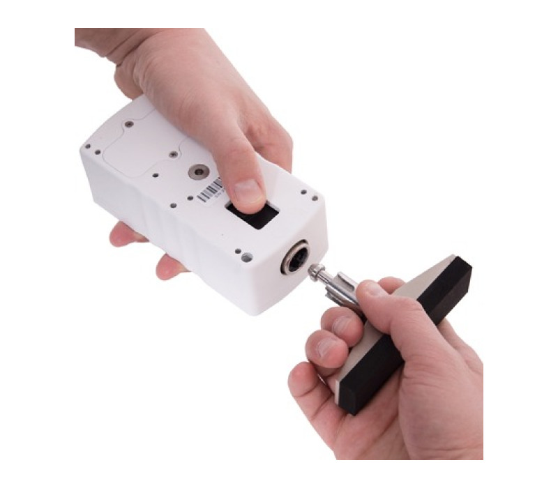 La technologie innovante Click-Lock ™ garantit un alignement parfait des accessoires et protège l'appareil des dommages causés par les accessoires. Pour retirer l'accessoire, appuyez simplement sur le bouton